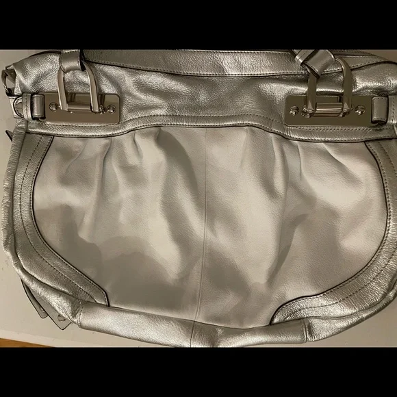 B. Mackowsky white/silver hobo bag - Picture 9 of 11